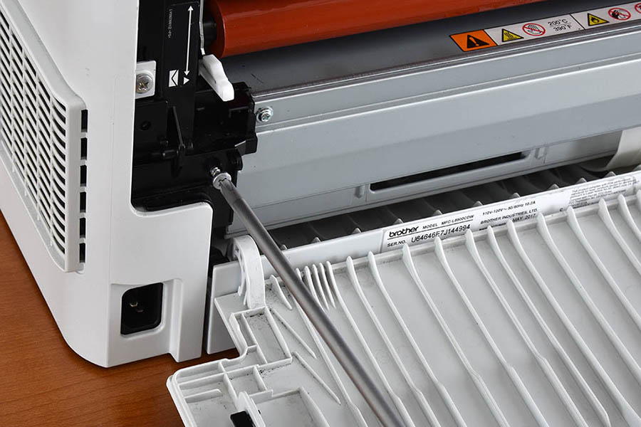 Install fuser cover bottom screw