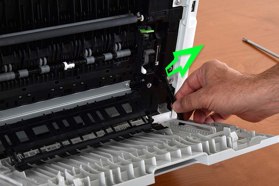 De-latch support arms