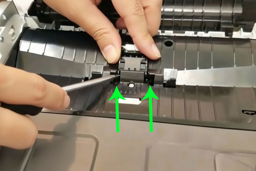 Releasing the HP LaserJet Pro doc feeder sep pad assembly