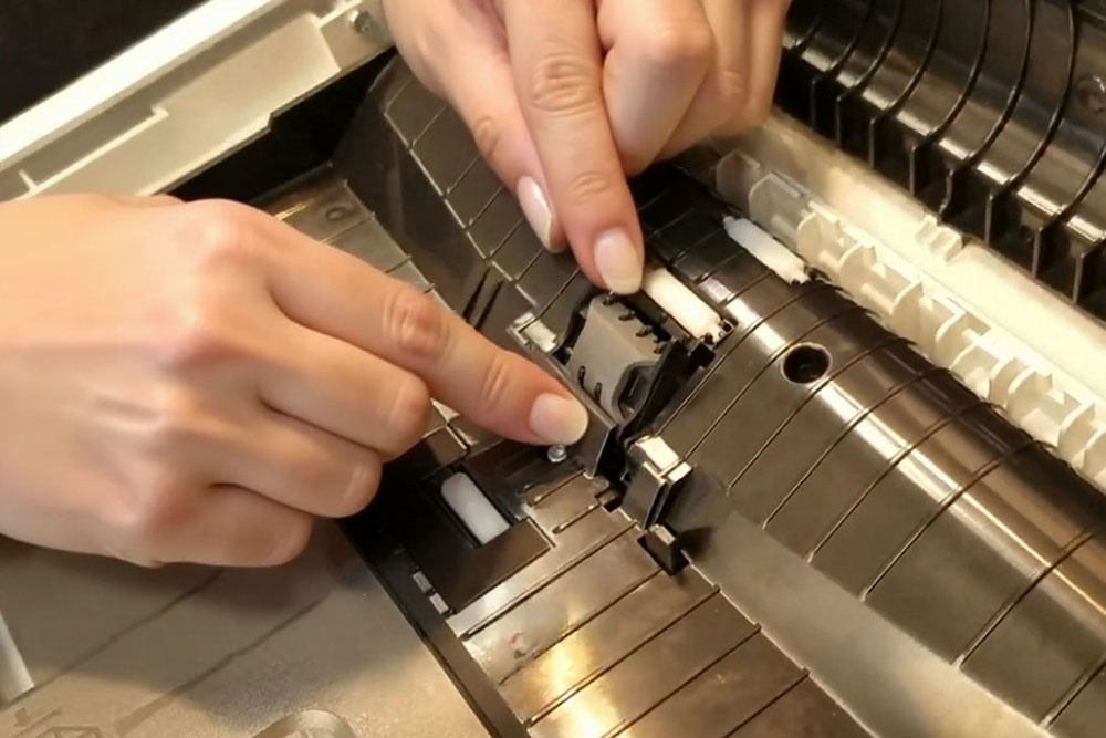 Replacing the HP LaserJet Pro feeder sep pad assembly